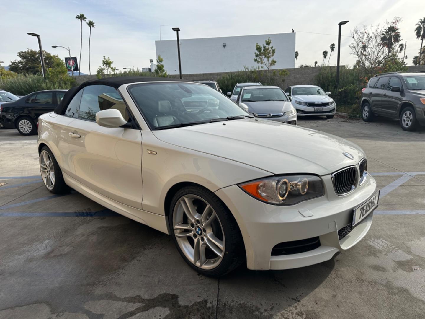 2011 WHITE /Black BMW 1-Series 135i Convertible (WBAUN7C56BV) with an 3.0L L6 DOHC 24V engine, Automatic transmission, located at 30 S. Berkeley Avenue, Pasadena, CA, 91107, (626) 248-7567, 34.145447, -118.109398 - Experience the Ultimate Driving Pleasure: 2011 BMW 135i Convertible Now Available in Pasadena, CA Discover the thrill of open-air driving with the 2011 BMW 135i Convertible, a perfect blend of luxury and performance, now featured at our BHPH dealership in Pasadena, CA. This exquisite convertible - Photo#6